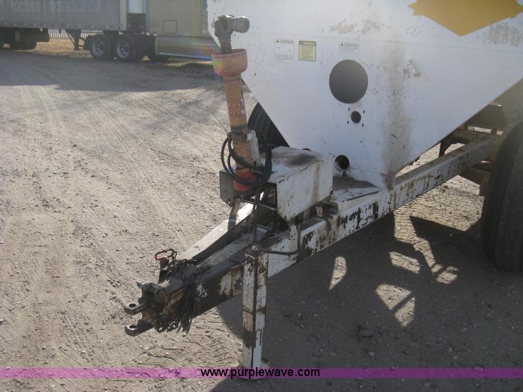 image for item B8332 Dempster Clipper 200S fertilizer spinner/spreader