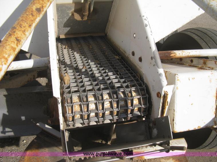 image for item B8332 Dempster Clipper 200S fertilizer spinner/spreader