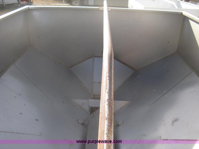 image for item B8332 Dempster Clipper 200S fertilizer spinner/spreader