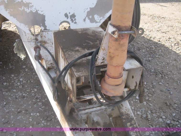 image for item B8333 Dempster Clipper 200S fertilizer spinner/spreader