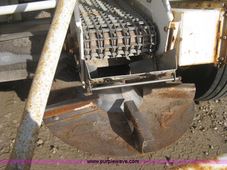 image for item B8333 Dempster Clipper 200S fertilizer spinner/spreader