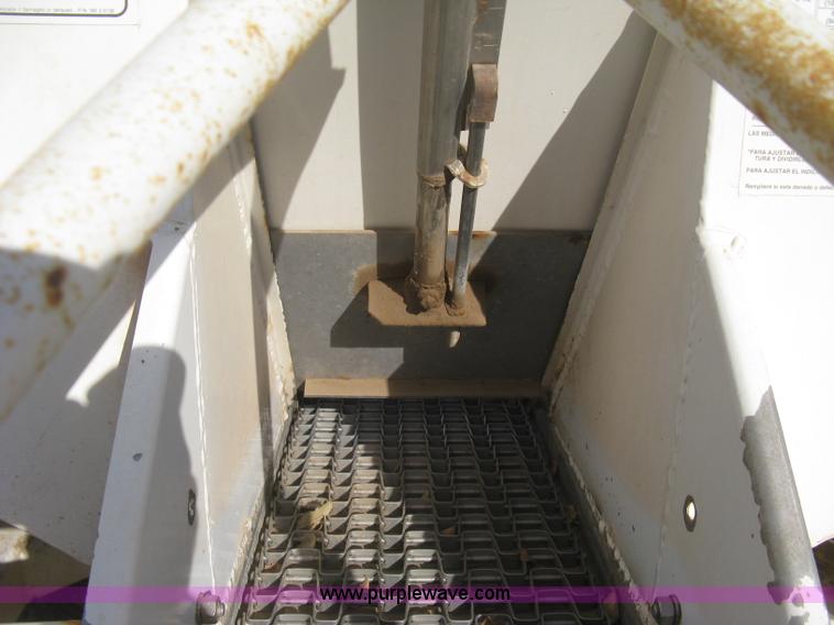 image for item B8333 Dempster Clipper 200S fertilizer spinner/spreader