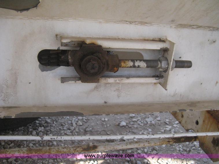 image for item B8333 Dempster Clipper 200S fertilizer spinner/spreader