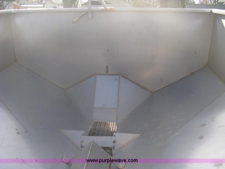 image for item B8333 Dempster Clipper 200S fertilizer spinner/spreader