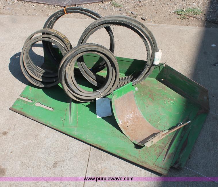 image for item C2855 1980 John Deere 7720 Turbo combine