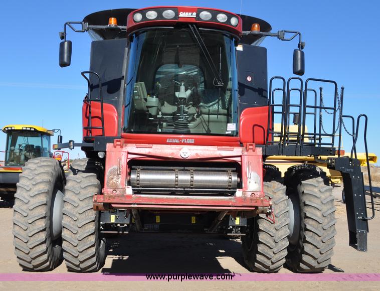 image for item C3223 2006 Case IH 8010 combine