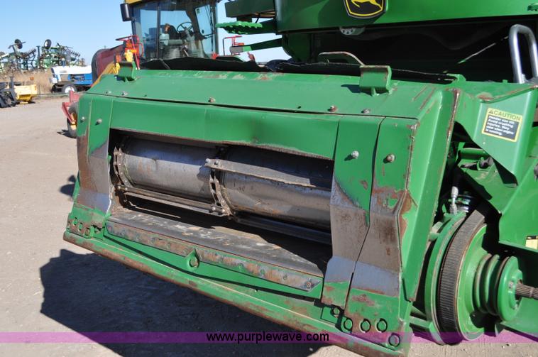 image for item C3226 2004 John Deere 9860 STS RWA combine