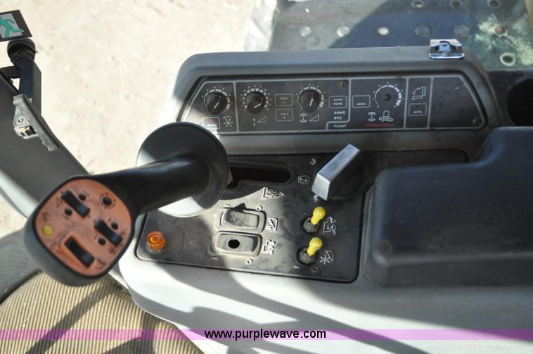 image for item C3227 2004 AGCO Challenger 670 combine