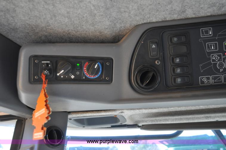 image for item C3227 2004 AGCO Challenger 670 combine