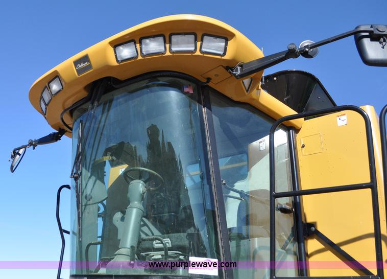 image for item C3227 2004 AGCO Challenger 670 combine