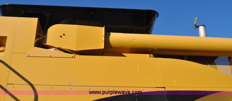 image for item C3227 2004 AGCO Challenger 670 combine