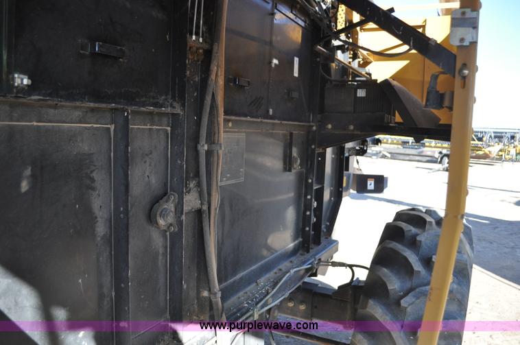 image for item C3227 2004 AGCO Challenger 670 combine