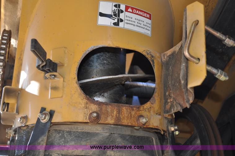 image for item C3227 2004 AGCO Challenger 670 combine