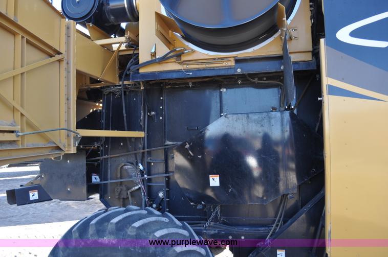 image for item C3227 2004 AGCO Challenger 670 combine