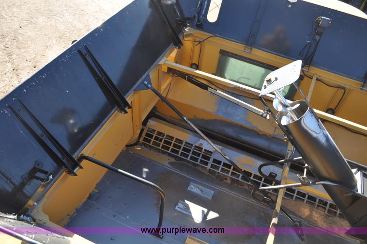 image for item C3227 2004 AGCO Challenger 670 combine