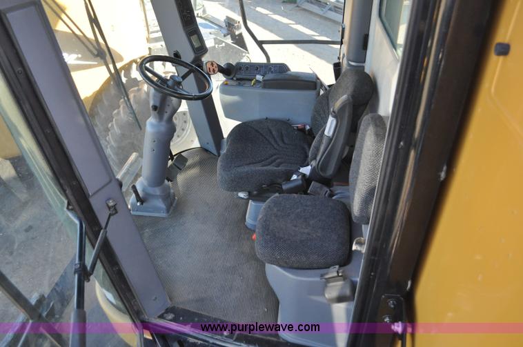 image for item C3228 2004 AGCO Challenger 670 combine