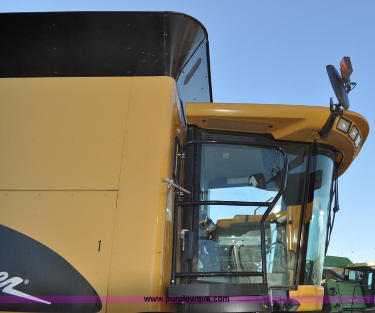 image for item C3228 2004 AGCO Challenger 670 combine