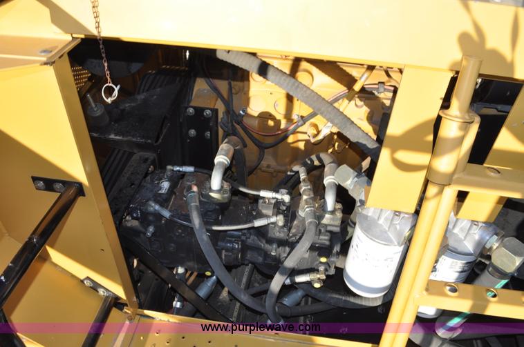 image for item C3228 2004 AGCO Challenger 670 combine