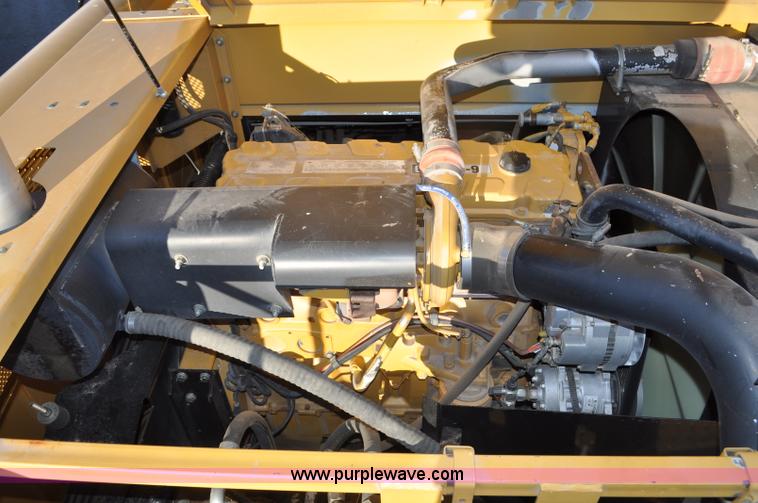 image for item C3228 2004 AGCO Challenger 670 combine