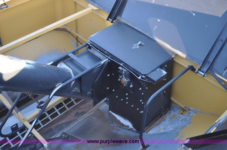 image for item C3228 2004 AGCO Challenger 670 combine