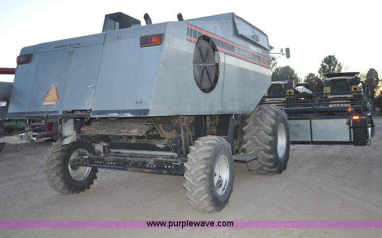 image for item C3231 1992 Gleaner R72 combine