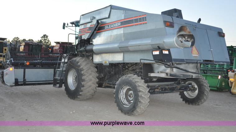 image for item C3231 1992 Gleaner R72 combine