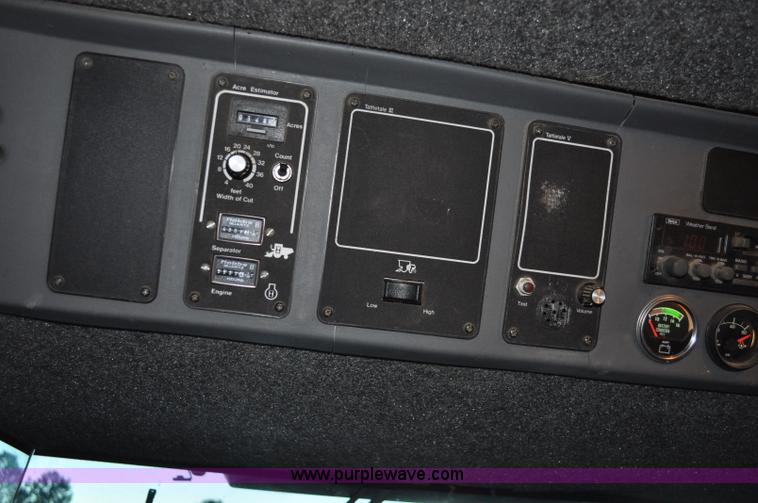 image for item C3231 1992 Gleaner R72 combine