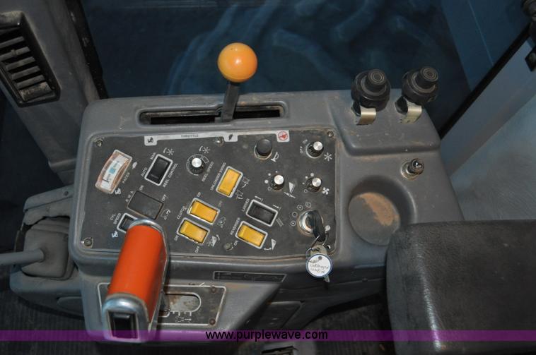 image for item C3231 1992 Gleaner R72 combine