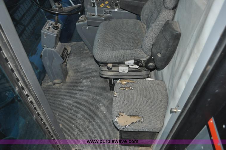 image for item C3231 1992 Gleaner R72 combine