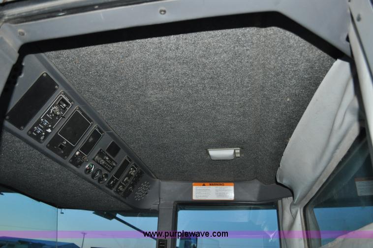 image for item C3231 1992 Gleaner R72 combine