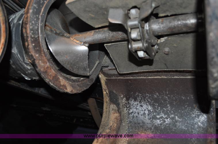 image for item C3231 1992 Gleaner R72 combine