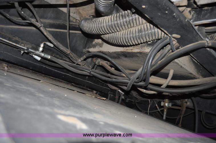 image for item C3231 1992 Gleaner R72 combine