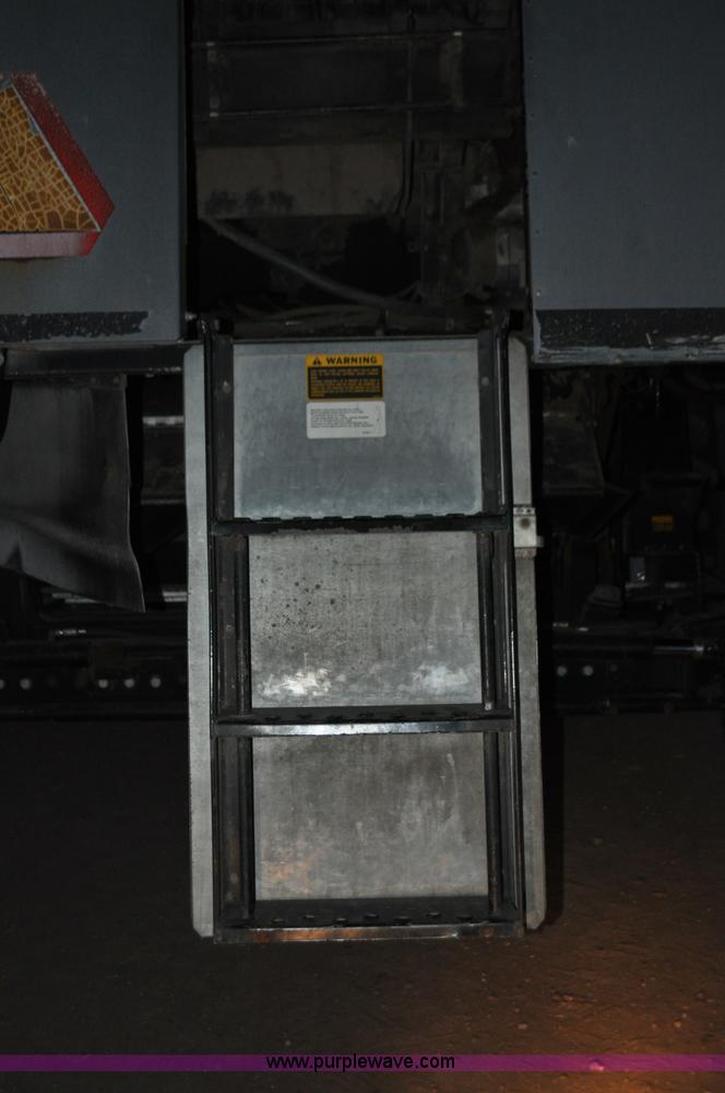 image for item C3231 1992 Gleaner R72 combine