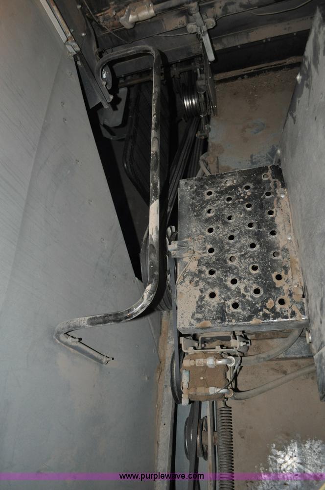 image for item C3231 1992 Gleaner R72 combine