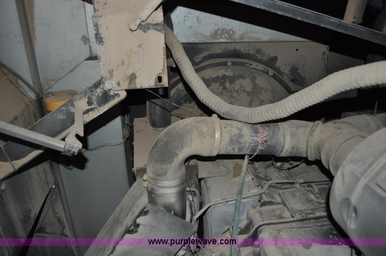 image for item C3231 1992 Gleaner R72 combine