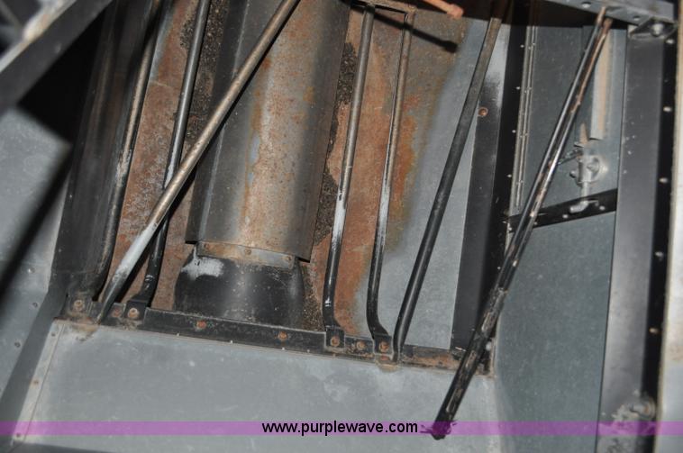 image for item C3231 1992 Gleaner R72 combine