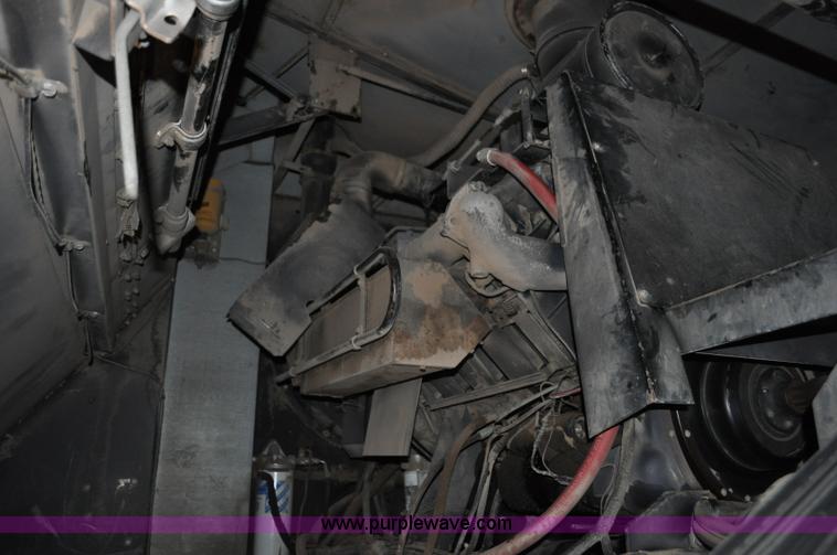 image for item C3231 1992 Gleaner R72 combine