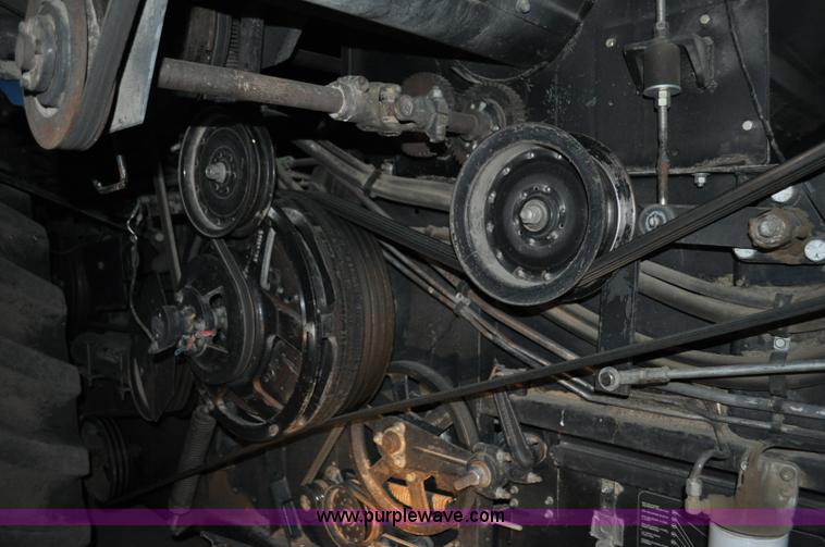 image for item C3231 1992 Gleaner R72 combine