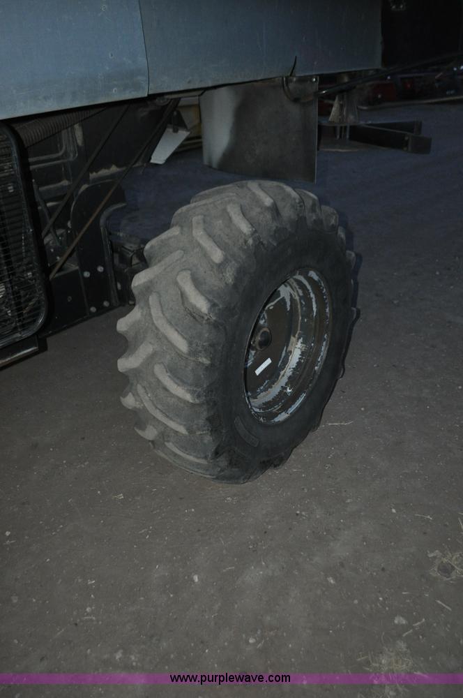 image for item C3231 1992 Gleaner R72 combine