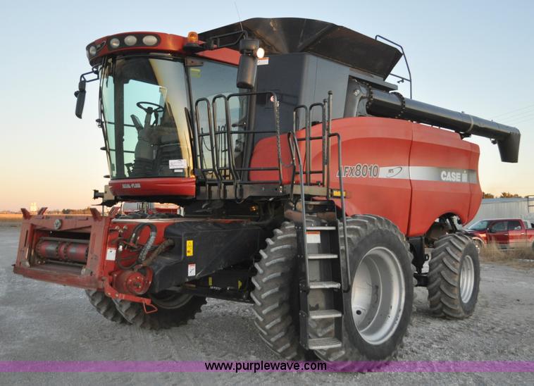 image for item C3232 2004 Case IH 8010 combine