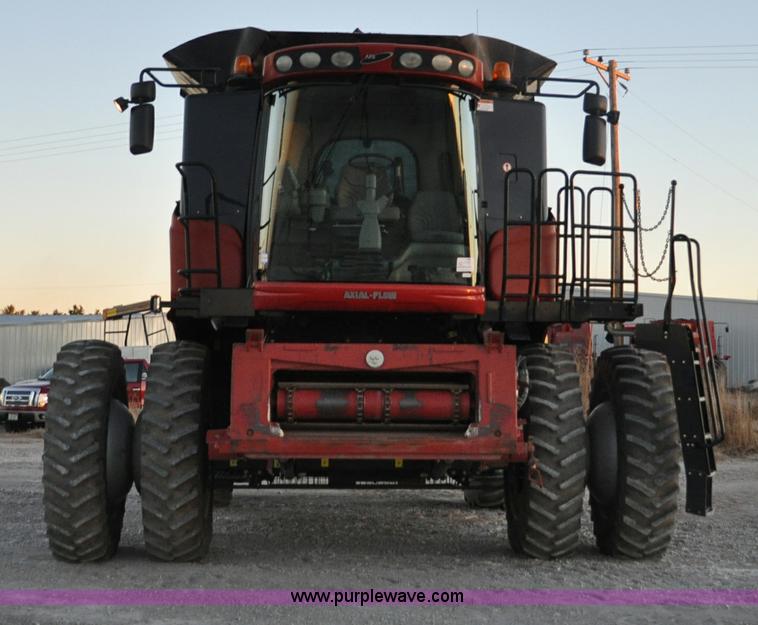 image for item C3232 2004 Case IH 8010 combine