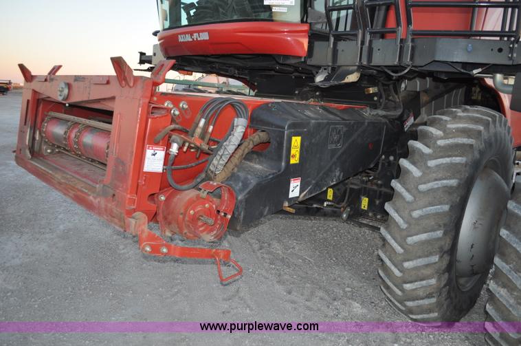 image for item C3232 2004 Case IH 8010 combine