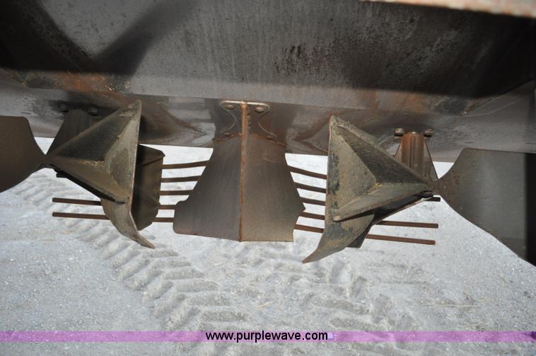 image for item C3232 2004 Case IH 8010 combine