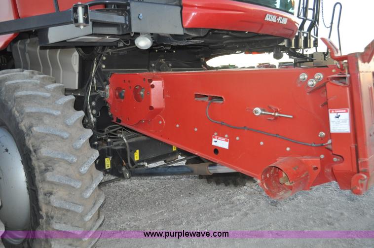 image for item C3232 2004 Case IH 8010 combine