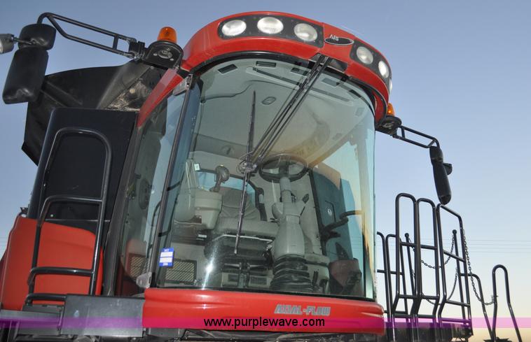 image for item C3232 2004 Case IH 8010 combine