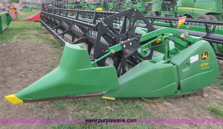 image for item D7014 2006 John Deere 635F 35' flex header