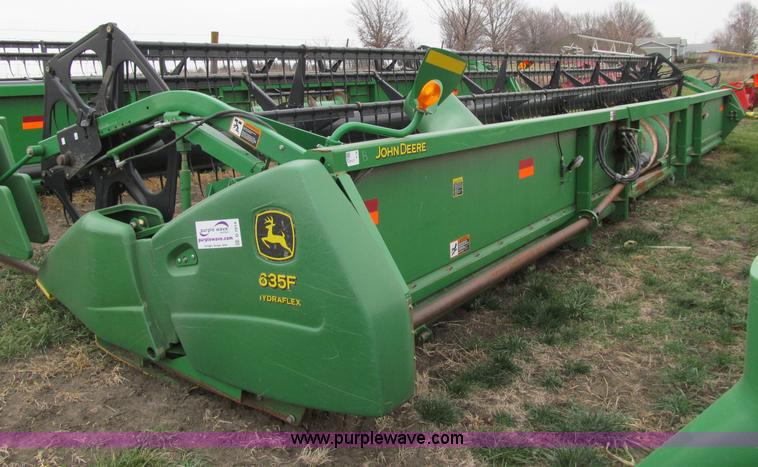 image for item D7014 2006 John Deere 635F 35' flex header