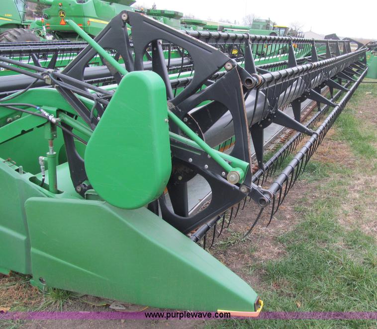 image for item D7014 2006 John Deere 635F 35' flex header