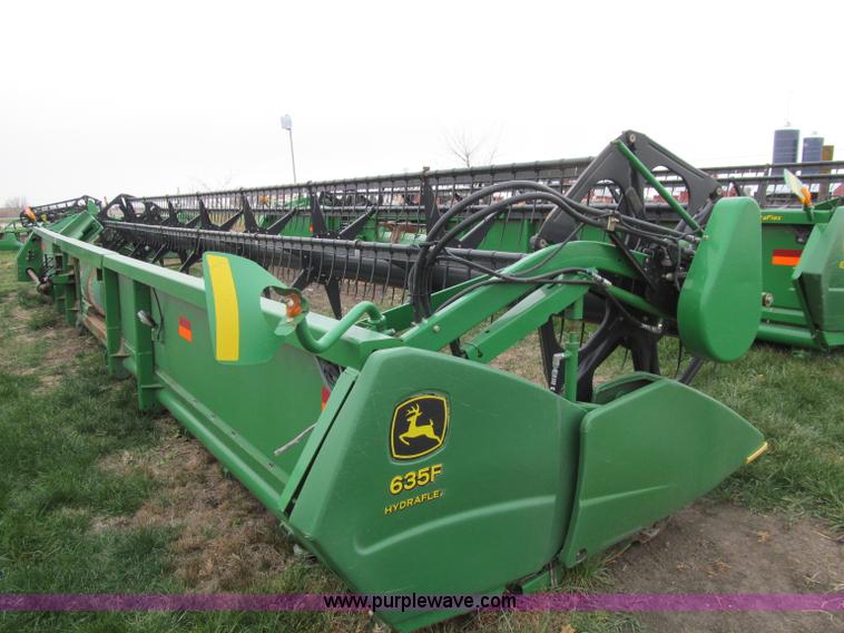 image for item D7014 2006 John Deere 635F 35' flex header