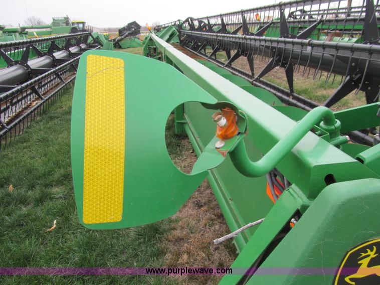 image for item D7014 2006 John Deere 635F 35' flex header